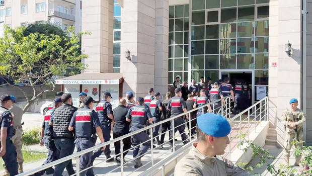 İçişleri Bakanlığı ’nın sanal medya hesabından yapılan açıklamaya göre jandarma tarafından 24 şehirde 32 ayrı organize suç ör