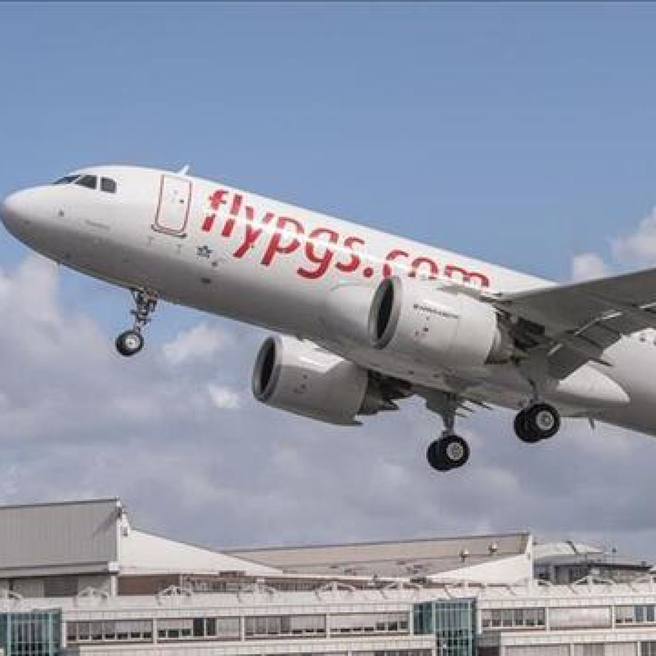 Pegasus, yurt dışı uçuşlarında 9 eurodan başlayan fiyatlarla yeni bir kampanya başlattı.