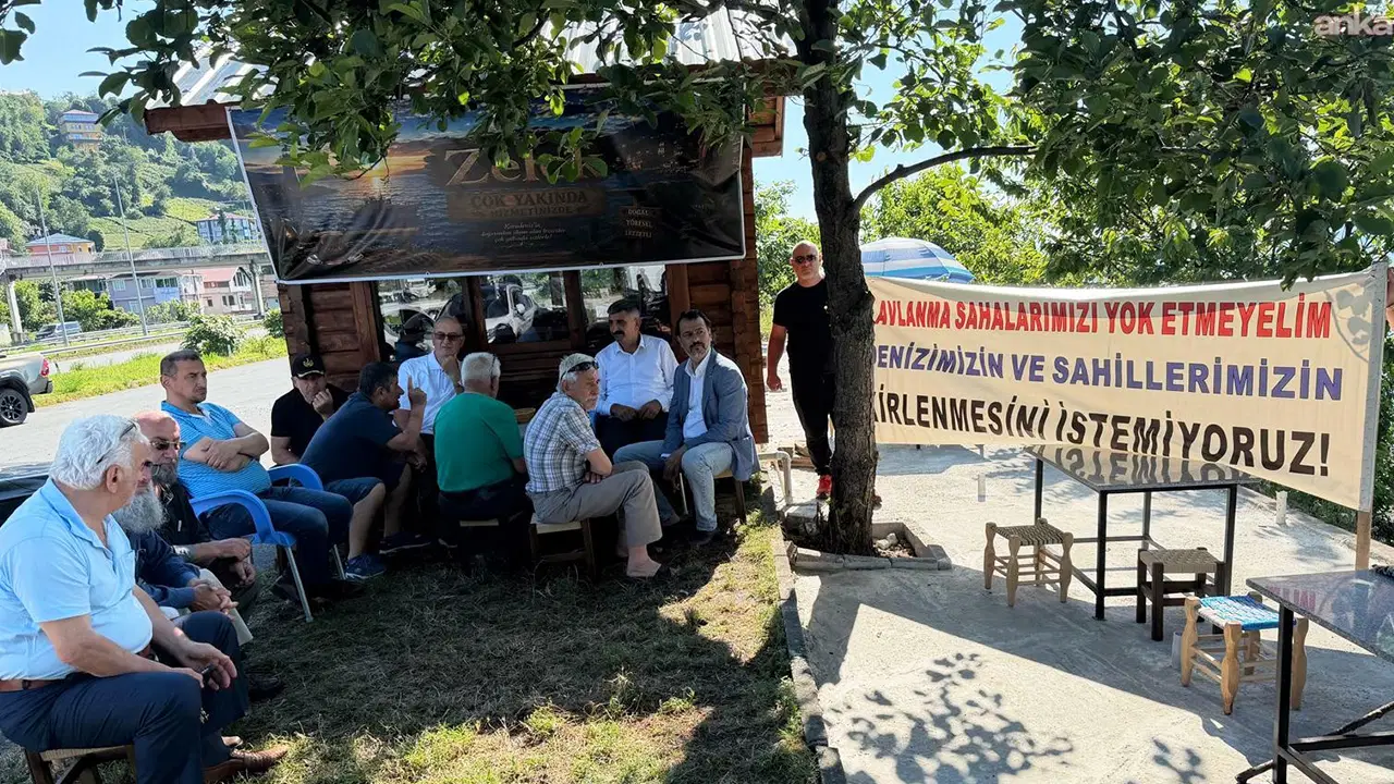 Pazar ilçesinde, Zelek Limanı açıklarında kurulmak istenen kafes balık çiftliğine karşı Balıkçılar Köyü halkının başlattığı n