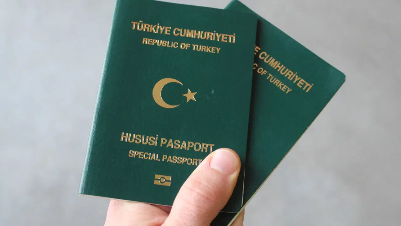 Avrupa Parlamentosu (AP), Türk vatandaşlarını yakından ilgilendiren hizmet pasaportlarına ilişkin bir rapor yayımladı.