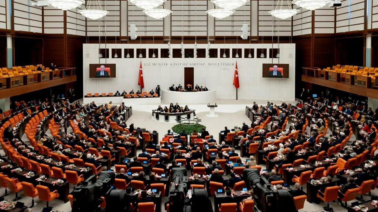 AP’nin Türkiye Raporu'na ilişkin önergesi AKP ve MHP oylarıyla reddedildi: Devlet Bahçeli’nin ‘uyarısını’ hatırlattı