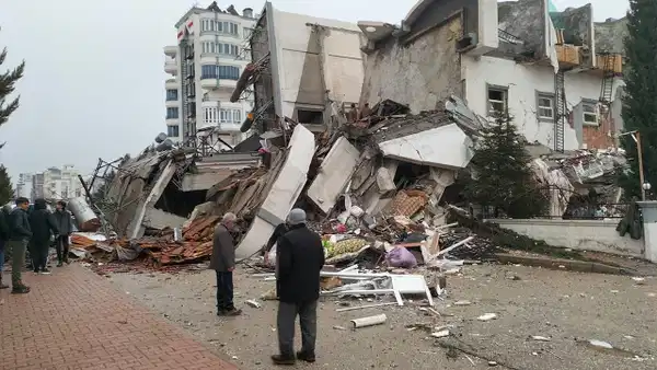 65 kişiye mezar olmuştu... Sueda Kent Sitesi davasında 'depremin büyüklüğü' tartışması