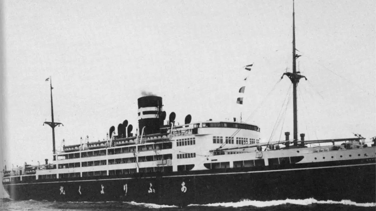 Deniz tabanında 80 yıllık sinsi sır çözüldü: 1000'den fazla askere mezar olan 'Cehennem Gemisi' bulundu!