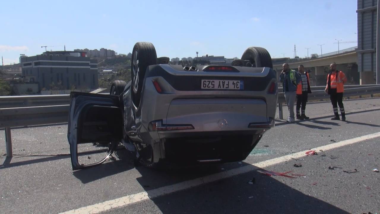 Eyüpsultan'da 5 araçlık zincirleme kaza: 2 yaralı