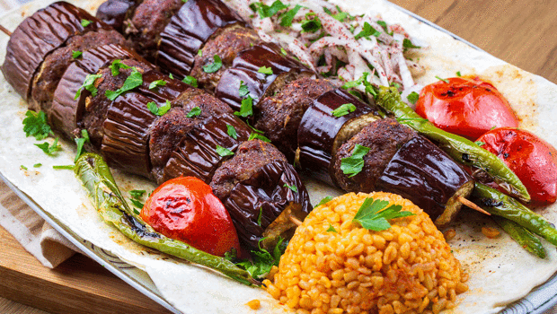 Patlıcan kebabı nasıl yapılır? Yanına ne gider?