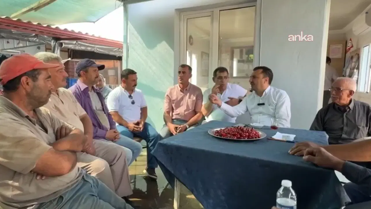 CHP Manisa Milletvekili ve TBMM Tarım, Orman ve Köyişleri Komisyonu üyesi Bekir Başevirgen, Manisa’da kiraz üreticilerini ziy