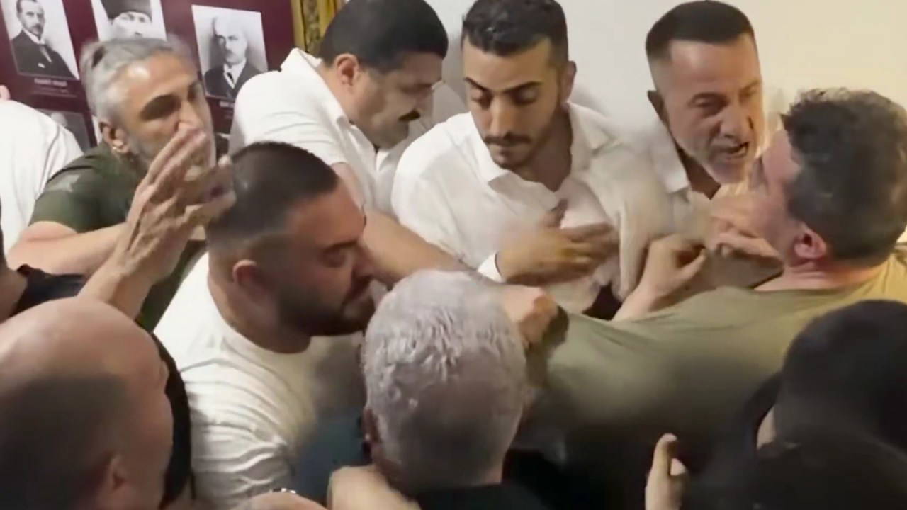 Cumhuriyet Halk Partisi'ndeki 'mutlak butlan' yönetimi tarafından İzmir İl Başkanlığına atanan Utku Gümrükçü'nün ekibiyle