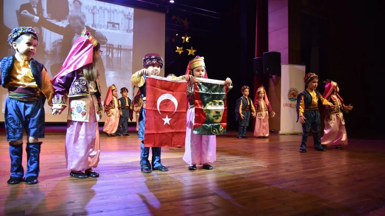 Ataçocuklu miniklerin mezuniyet heyecanını paylaşan Başkan Türkel’den yeni şube müjdesi: ‘Temelini bir hafta sonra atıyoruz’
