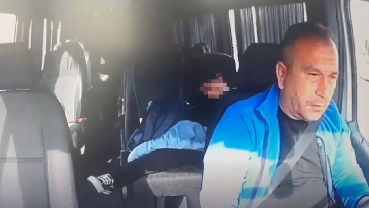 Arnavutköy'de feci kaza... Okul servisi ile kamyonet kafa kafaya çarpıştı: Öğrenci koridora savruldu