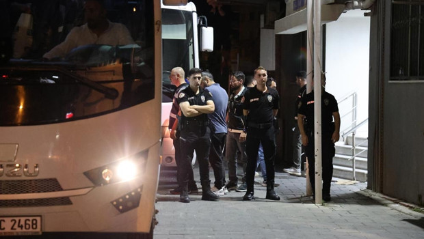 Seferihisar Belediye Başkanı Yetişkin'in de aralarında bulunduğu 20 şüpheli adliyeye sevk edildi
