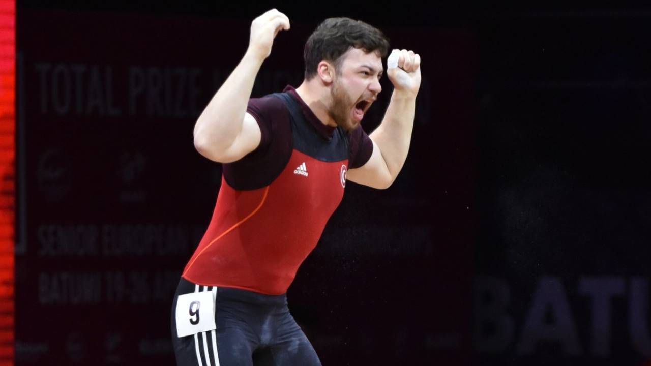 Milli halterci Hakan Şükrü Kurnaz'dan bronz madalya