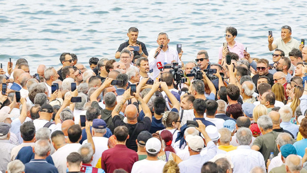 Özgür Özel: Yeniyi kuran yürüyüşteyiz