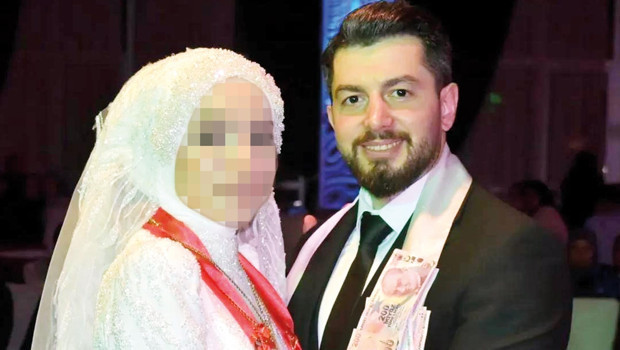 Eşinin altınlarıyla sevgiliye düğün