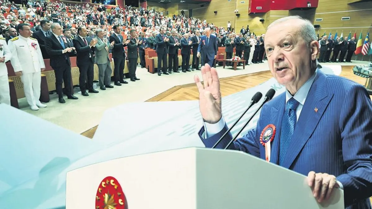 C umhurbaşkanı Recep Tayyip Erdoğan , Milli Savunma Üniversitesi 'nin Yenilevent Kampüsü'nde düzenlenen 16'ncı Dönem