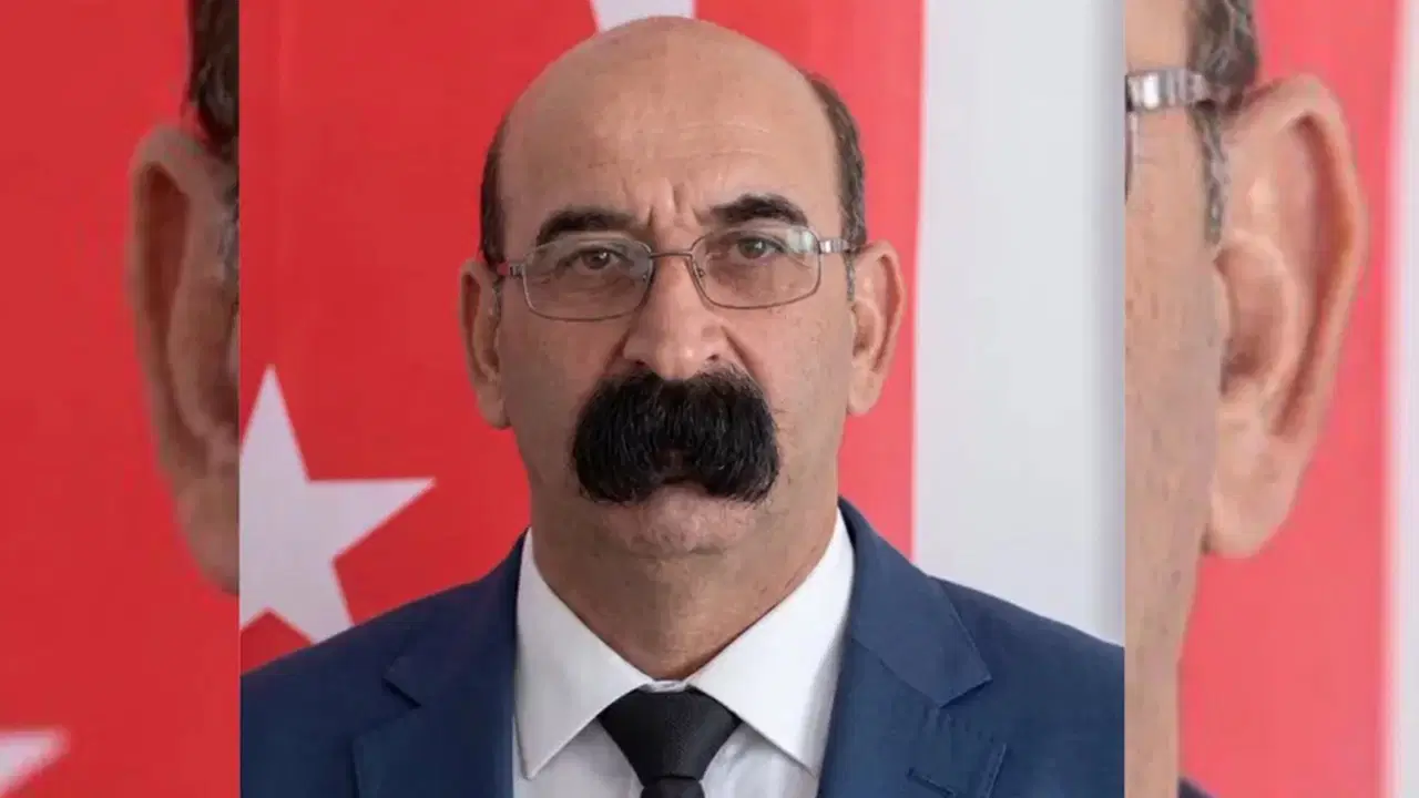 Bıyıklarıyla gündem olan ilçe başkanı: 'Sadece yakıştığı için uzattım'