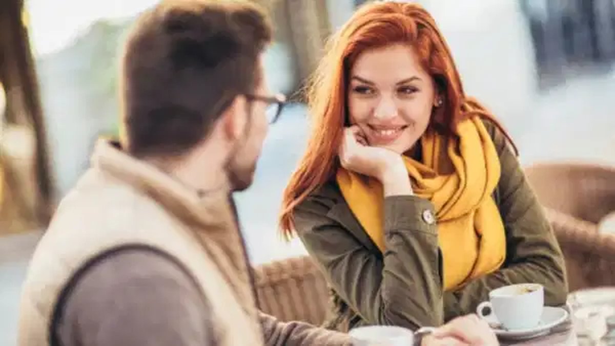 İlişkilerde çabuk bağlanan 5 burç: Daha yeni tanışmışken kalplerini açıyorlar...