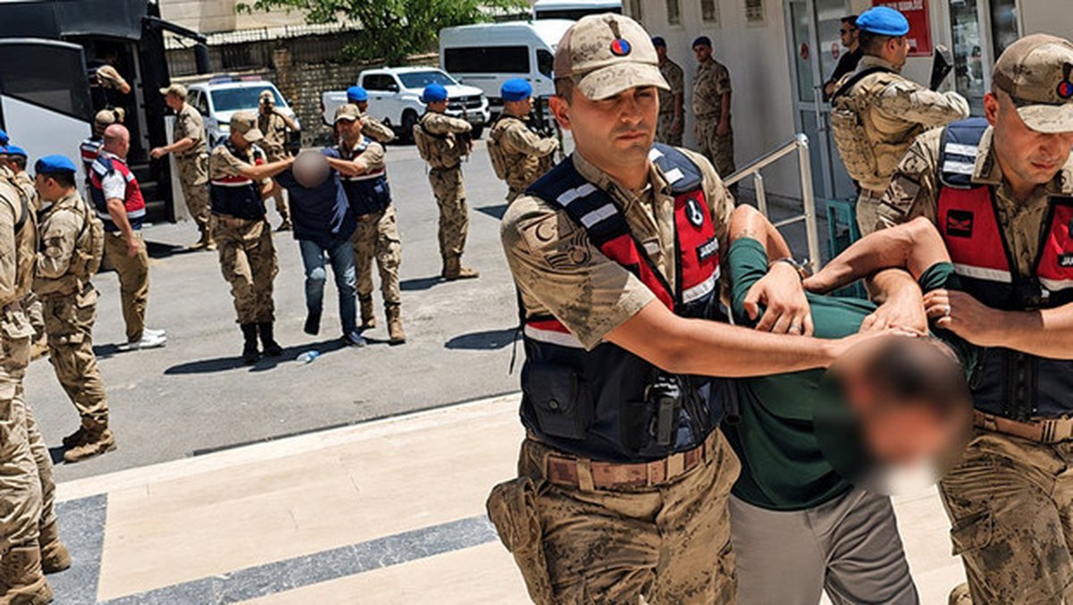 Sahte kontrol noktasıyla 13 kiloluk altın hırsızlığı: Şüpheliler adliyede