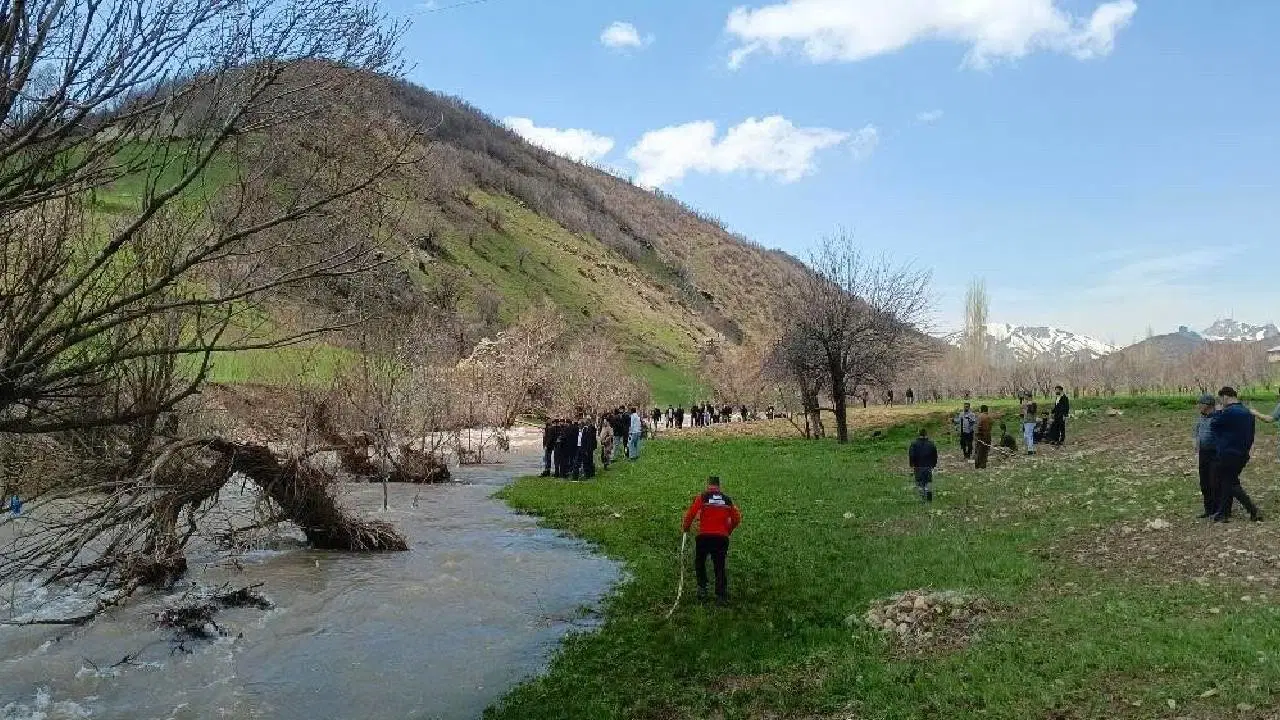 Hakkari'de dereye düşen 8 yaşındaki çocuk için arama çalışması başlatıldı