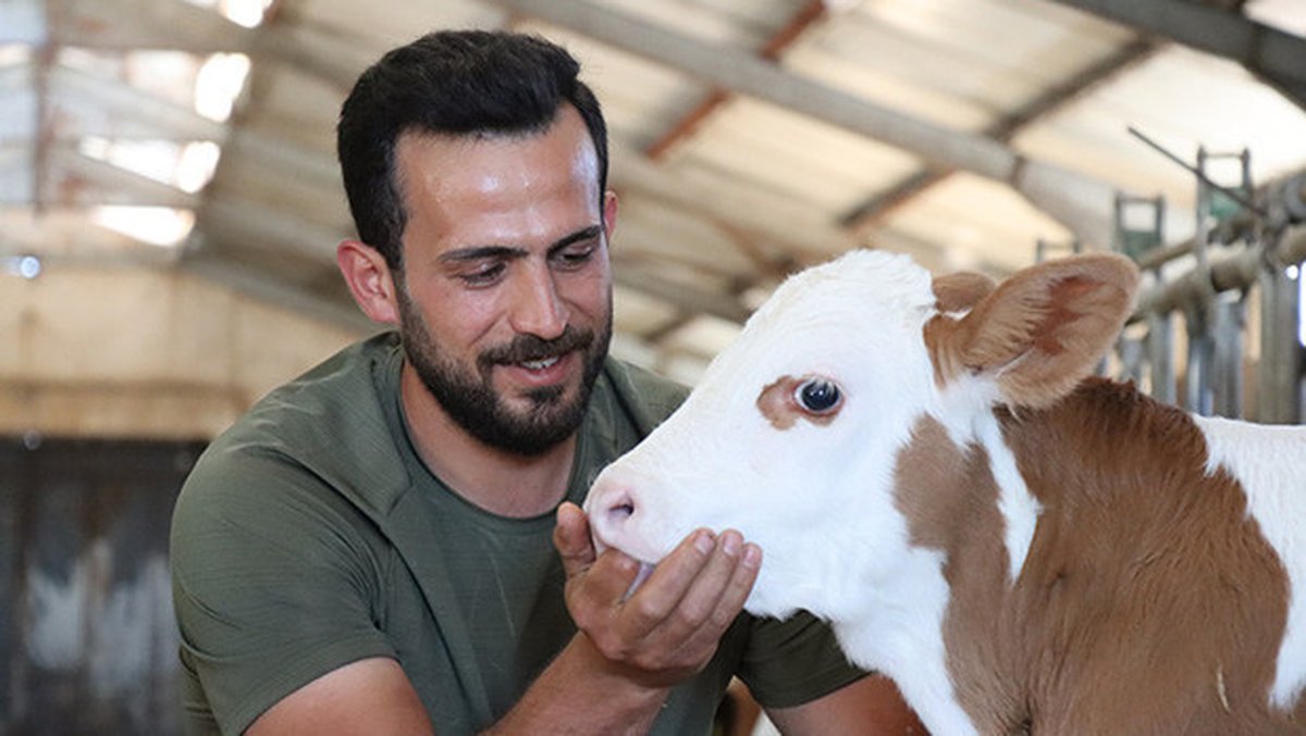 Diplomasını duvara değil, üretime astı