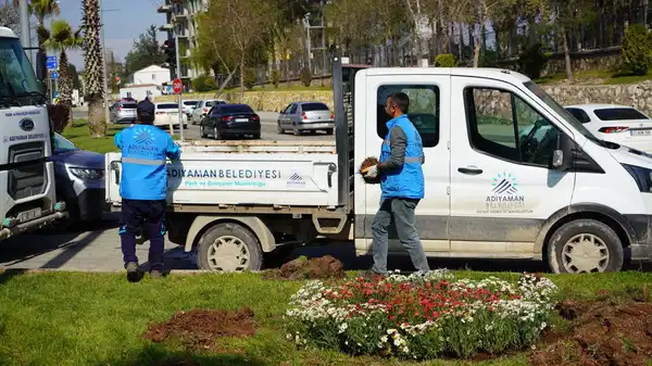 Adıyaman’da yeşil alanlara bahar dokunuşu