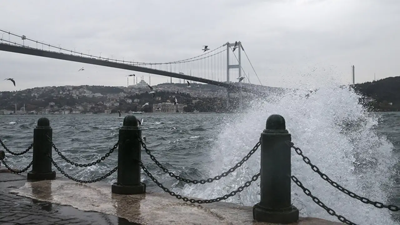İstanbul Valiliği'nden fırtına uyarısı: 'Tedbirli olunmalı'