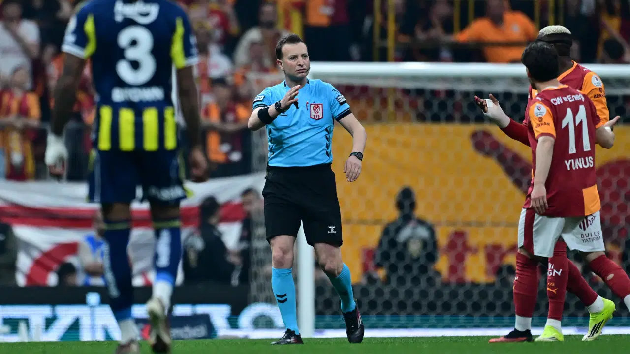 Galatasaray'dan devre arasında paylaşım! Hakem Yasin Kol'un kararlarına tepki...