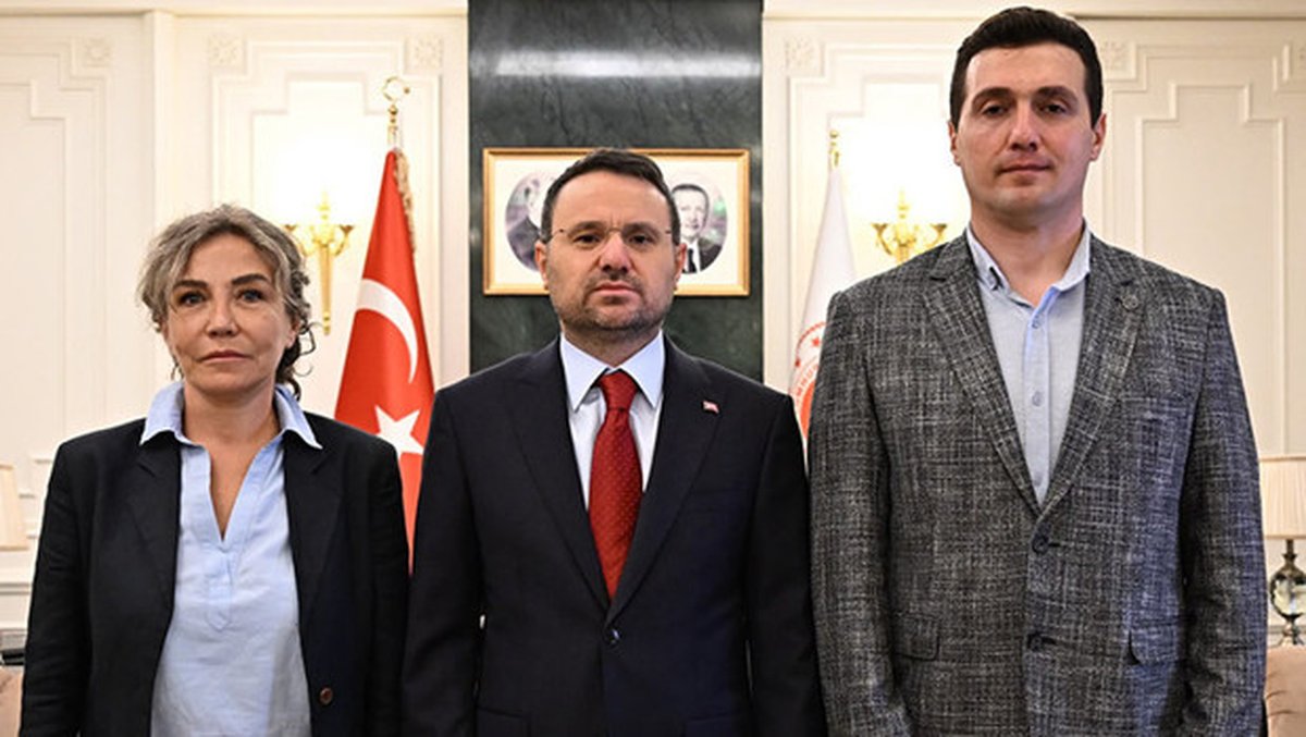 Behçet Oktay'ın şüpheli ölümünde yeni sayfa! Bakan Gürlek, aileyle görüştü... 'Her iki elinde de olması şüphe uyandırıcı'