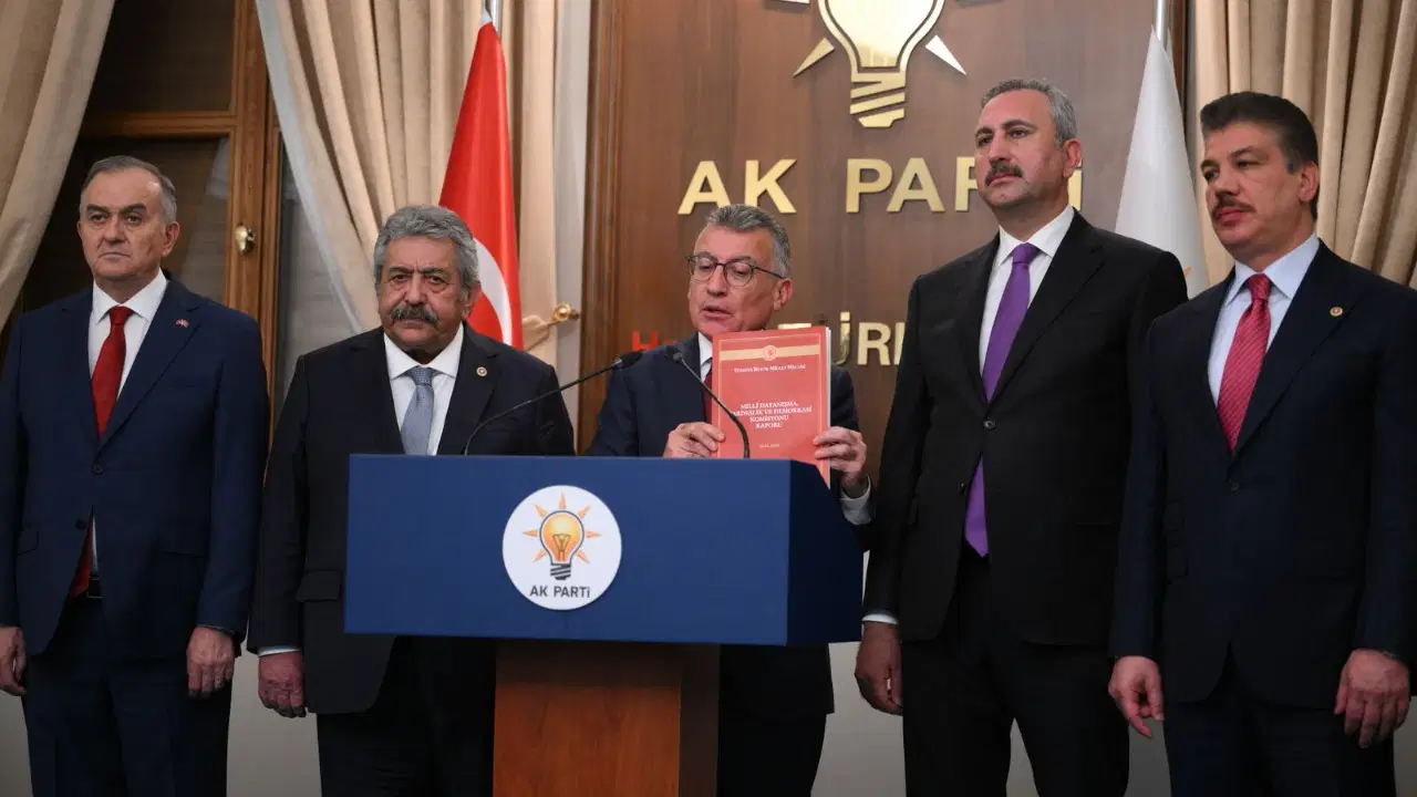 Türkiye'de 'Terörsüz Türkiye' adı altında yürütülen süreçte, terör örgütü PKK'nın silahlarını bırakması koşuluyla cezaların