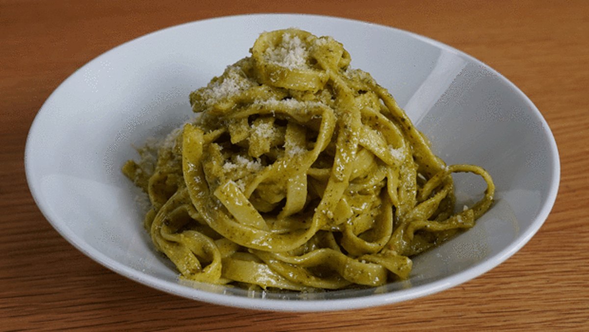Pesto sosu, İtalyan mutfağının en sevilen ve çok yönlü soslarından biri olarak öne çıkıyor.