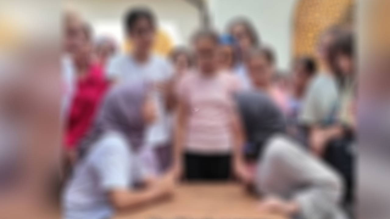 Eski CHP Milletvekili ve Kadın Kolları eski Genel Başkanı Aylin Nazlıaka, Eyüpsultan Müftülüğü'nün yürüttüğü bir proje hakkın