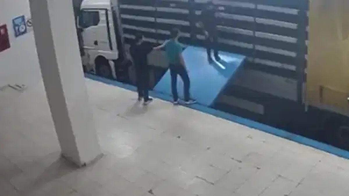 Yer: İstanbul... Suç örgütü şüphelisi, yurt dışına kaçmaya çalışırken yakalandı