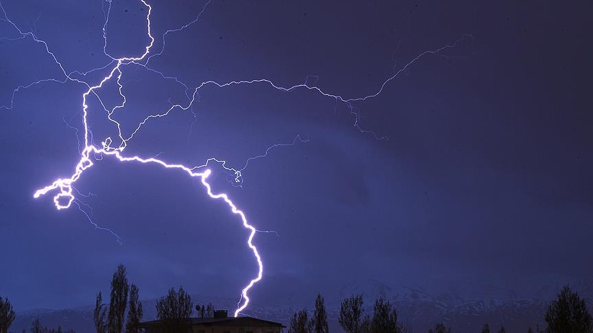 Bangladeş'te yıldırımlar 14 kişiyi öldürdü