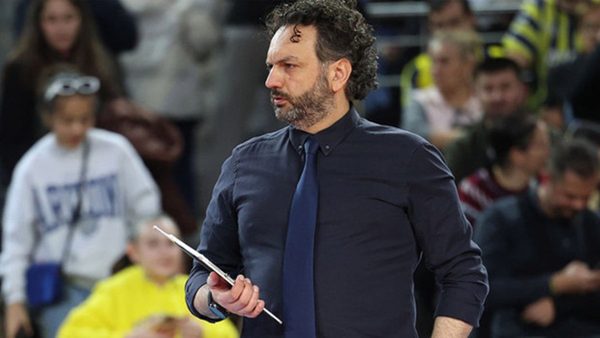 Fenerbahçe Medicana Kadın Voleybol Takımı, 2026-2027 sezonu yapılanması kapsamında İtalyan Başantrenör Stefano Lavarini ile y