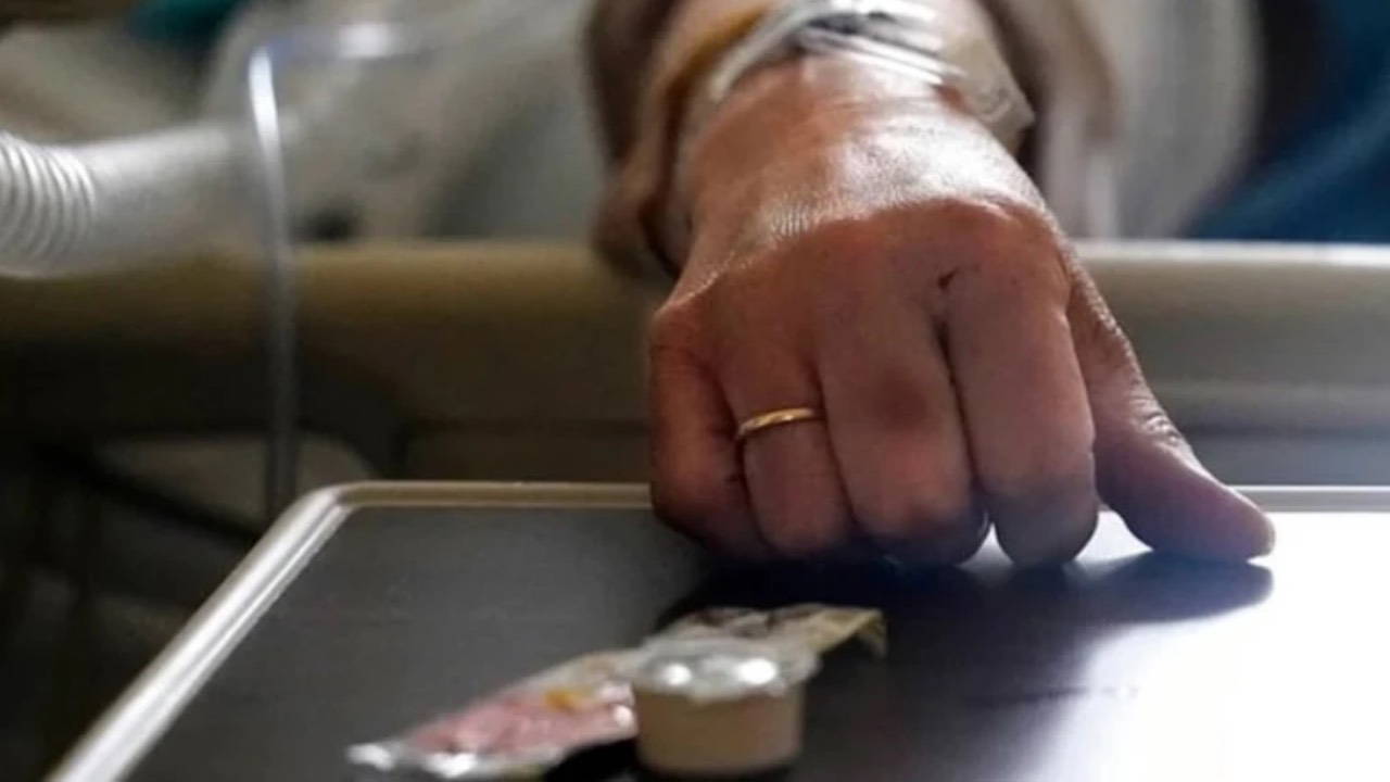 Fransa'da, tedavisi mümkün olmayan yetişkin hastaların kendi istekleriyle hayata veda etmelerine olanak tanıyan 'ölmeye yardı