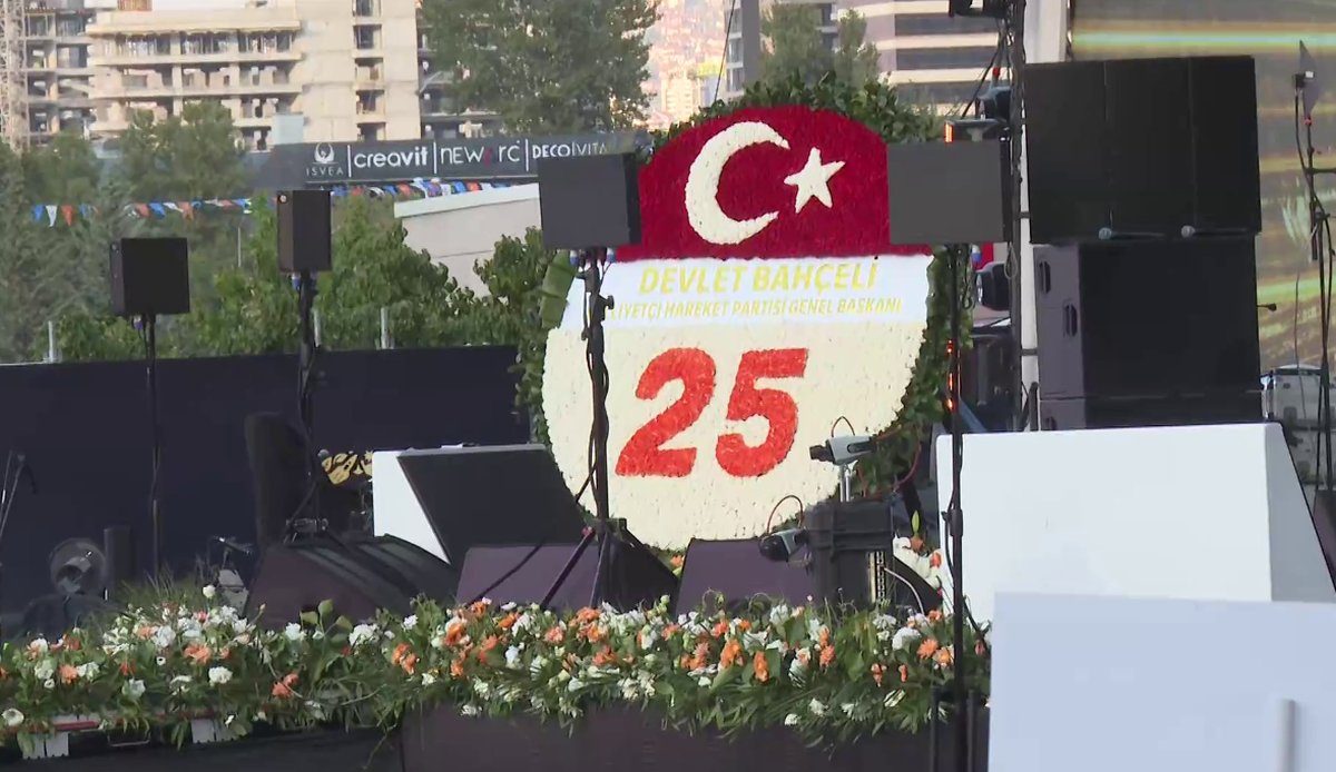 AK Parti 25'inci yaşını kutluyor. Bahçeli'den özel çelenk