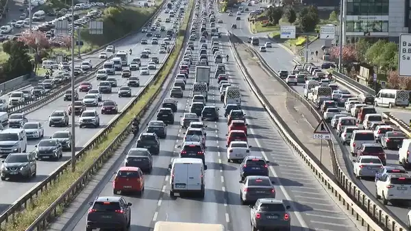 İstanbul'da sabah saatlerinde trafik yoğunluğu