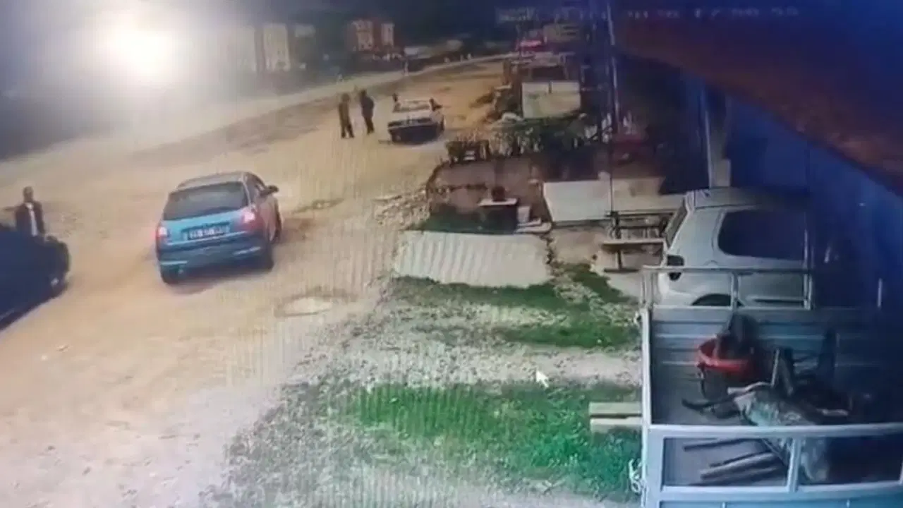 Önce konuştu, sonra çarptı: O anlar kameraya yansıdı