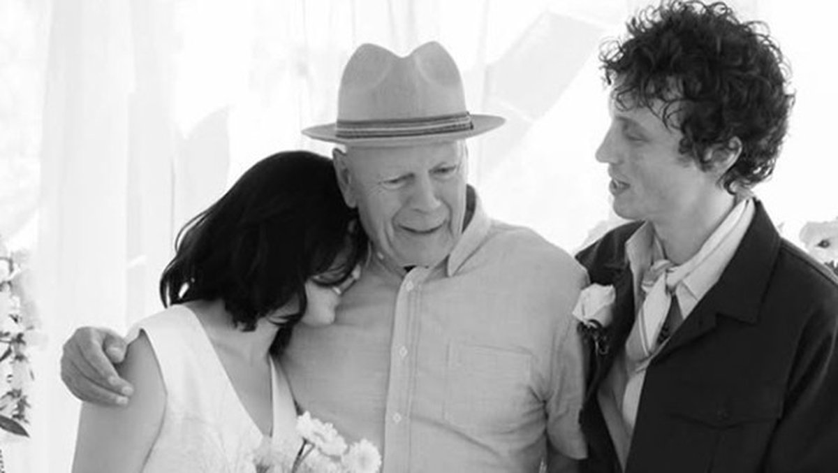Ünlü oyuncu Bruce Willis'in, demans hastalığına rağmen kızı Tallulah Willis'in düğününde yer alması ve onu kendi elleriyle ge