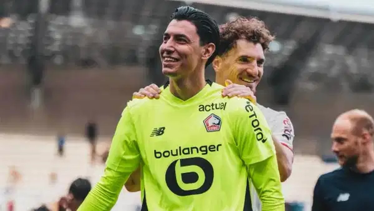 Fenerbahçe'nin transfer gündeminde yer alan kaleci Berke Özer, sarı-lacivertli takıma transfer olacağı yönündeki iddiaları ke