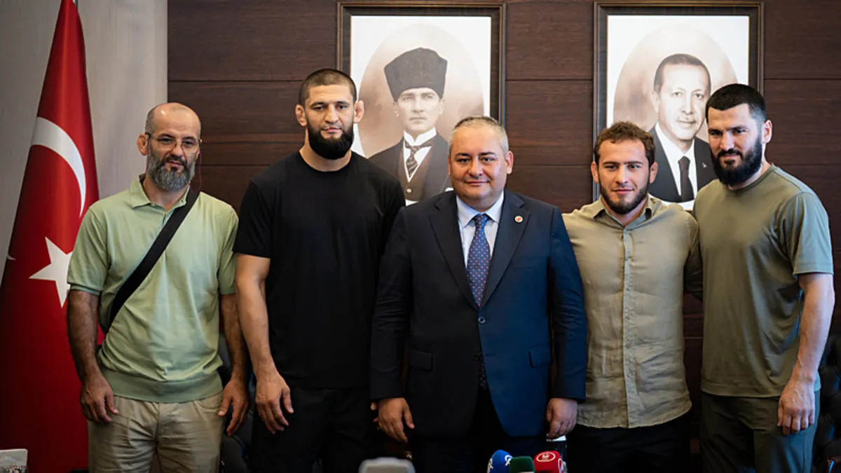Şampiyon Çeçen sporcu Khamzat Chimaev'den Keçiören Belediyesi'ne ziyaret