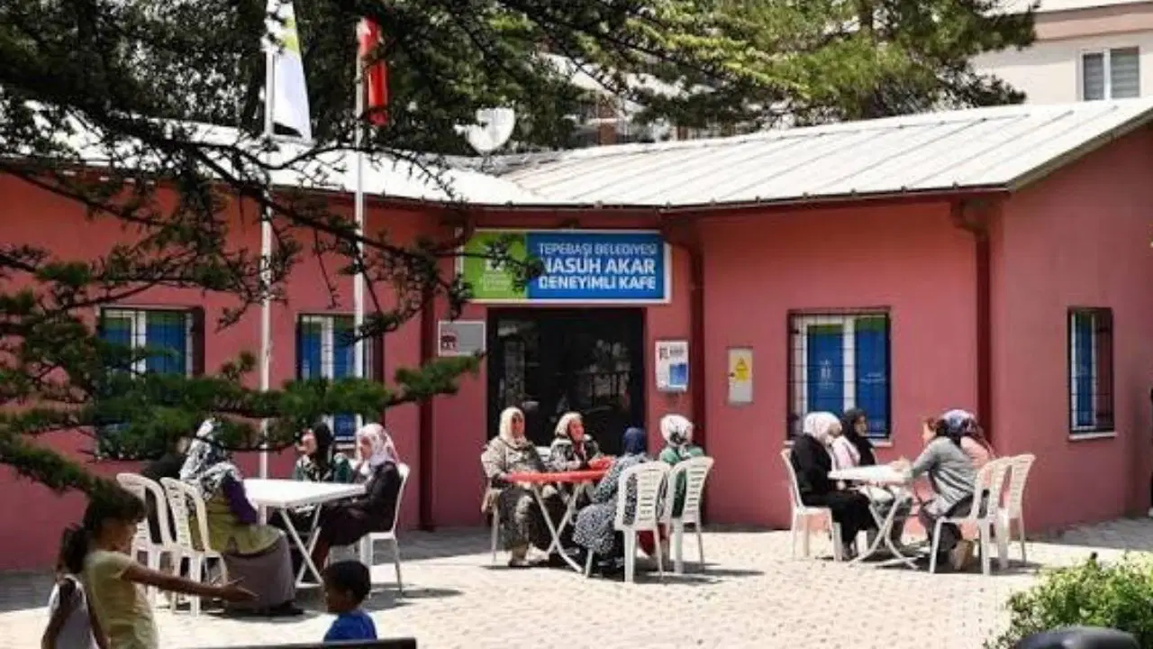 Eskişehir'de Tepebaşı Belediyesi tarafından 2014 yılında hayata geçirilen Deneyimli Kafeler projesi, kısa sürede kentin öneml