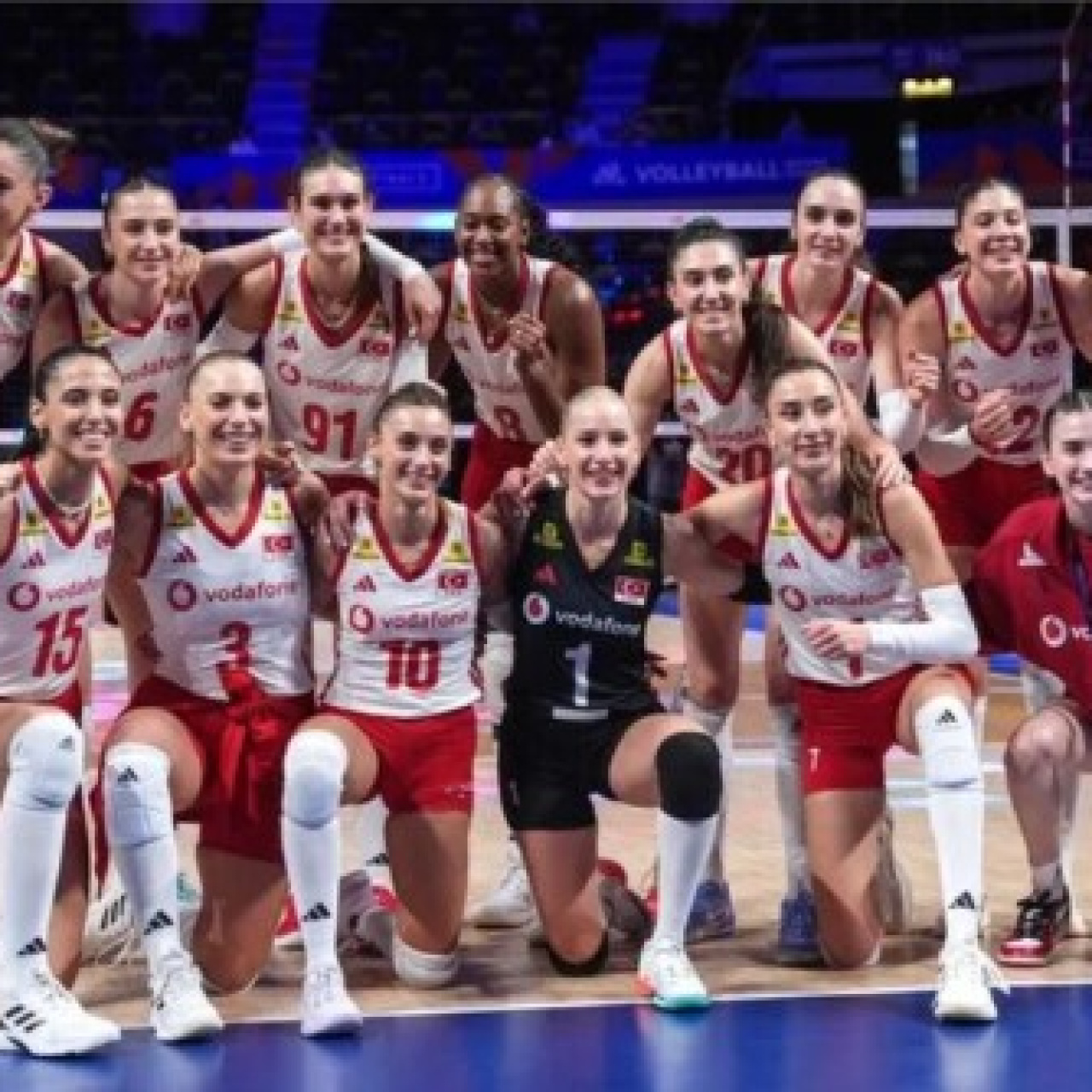 A Milli Kadın Voleybol Takımı, CEV Trendyol 2026 Kadınlar Avrupa Voleybol Şampiyonası'ndaki ilk maçında Letonya'yı 3-0'lık ne