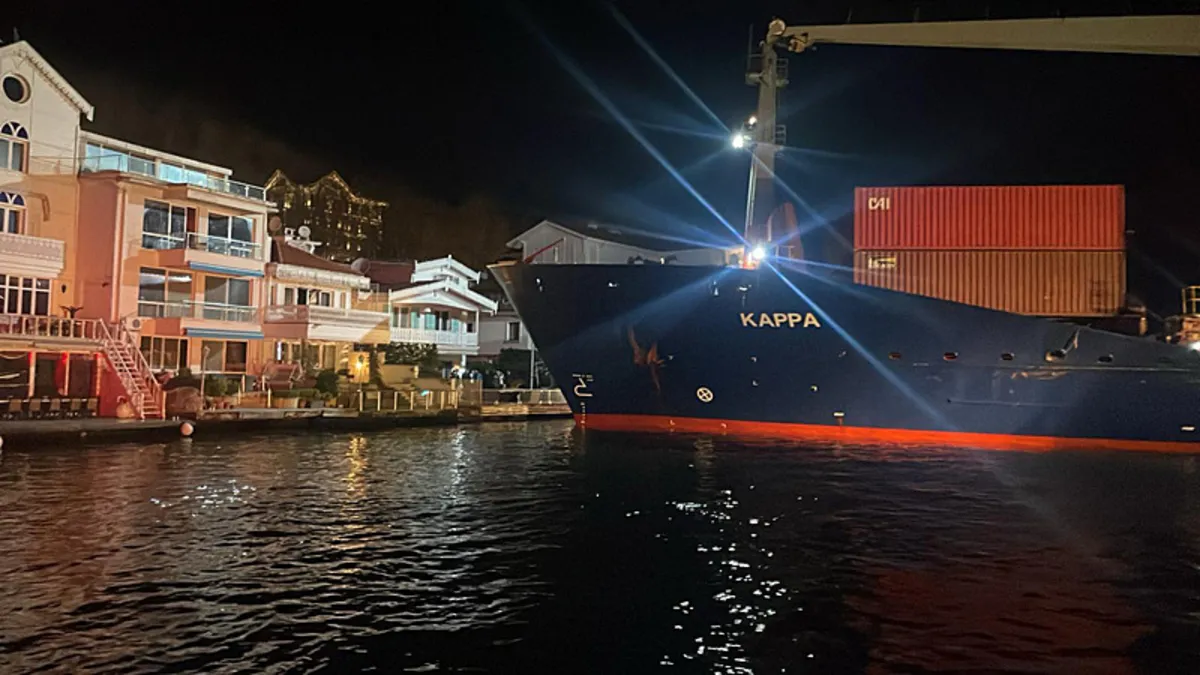 İstanbul Boğazı'nda gemide dümen arızası! Kurtarma ekipleri bölgede