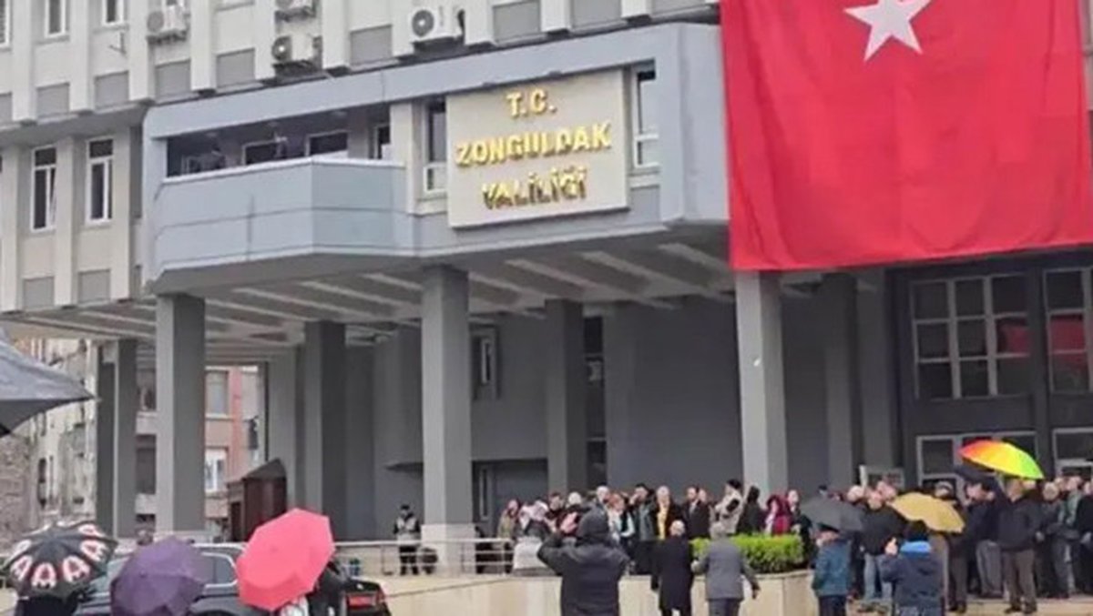 Zonguldak'ın Alaplı ilçesi Bektaşlı köyünde, fındık toplayan mevsimlik işçilerin çocukları ile köyde yaşayan çocuklar arasınd