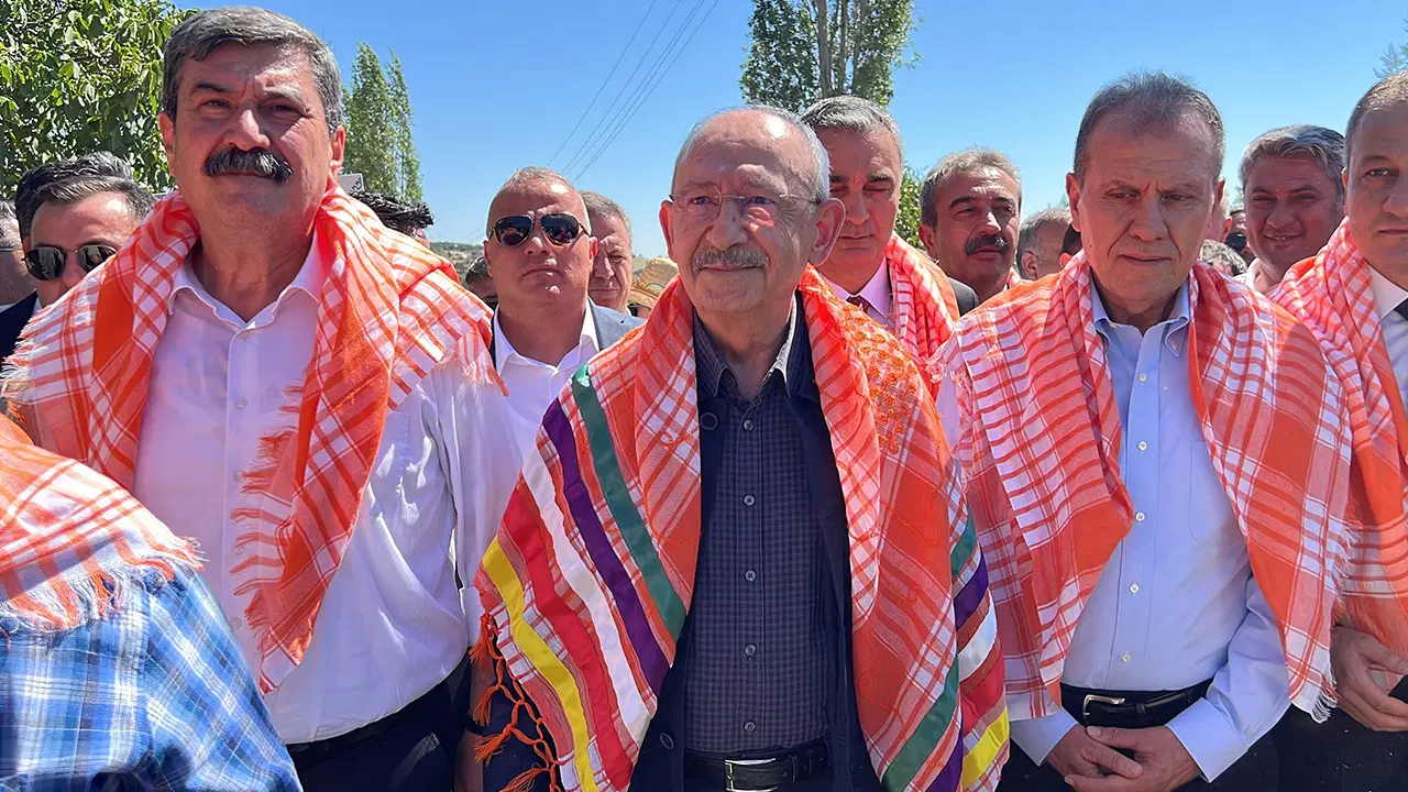 Kılıçdaroğlu ile yan yana poz verip, ‘CHP’ vurgusu yapmıştı: YENİ Partili Akdoğan’dan Vahap Seçer’e tepki