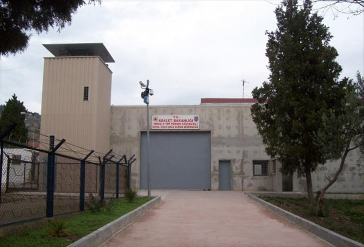 Güvenlik kaynakları, sosyal medyada yer alan ve Abdullah Öcalan'ın İmralı'daki görüşmelerine ilişkin olduğu iddia edilen tuta