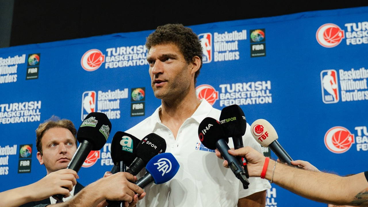 Basketbol dünyasının dev isimleri, İstanbul'un ev sahipliği yaptığı bir etkinlikte bir araya gelerek kente övgüler yağdırdı.
