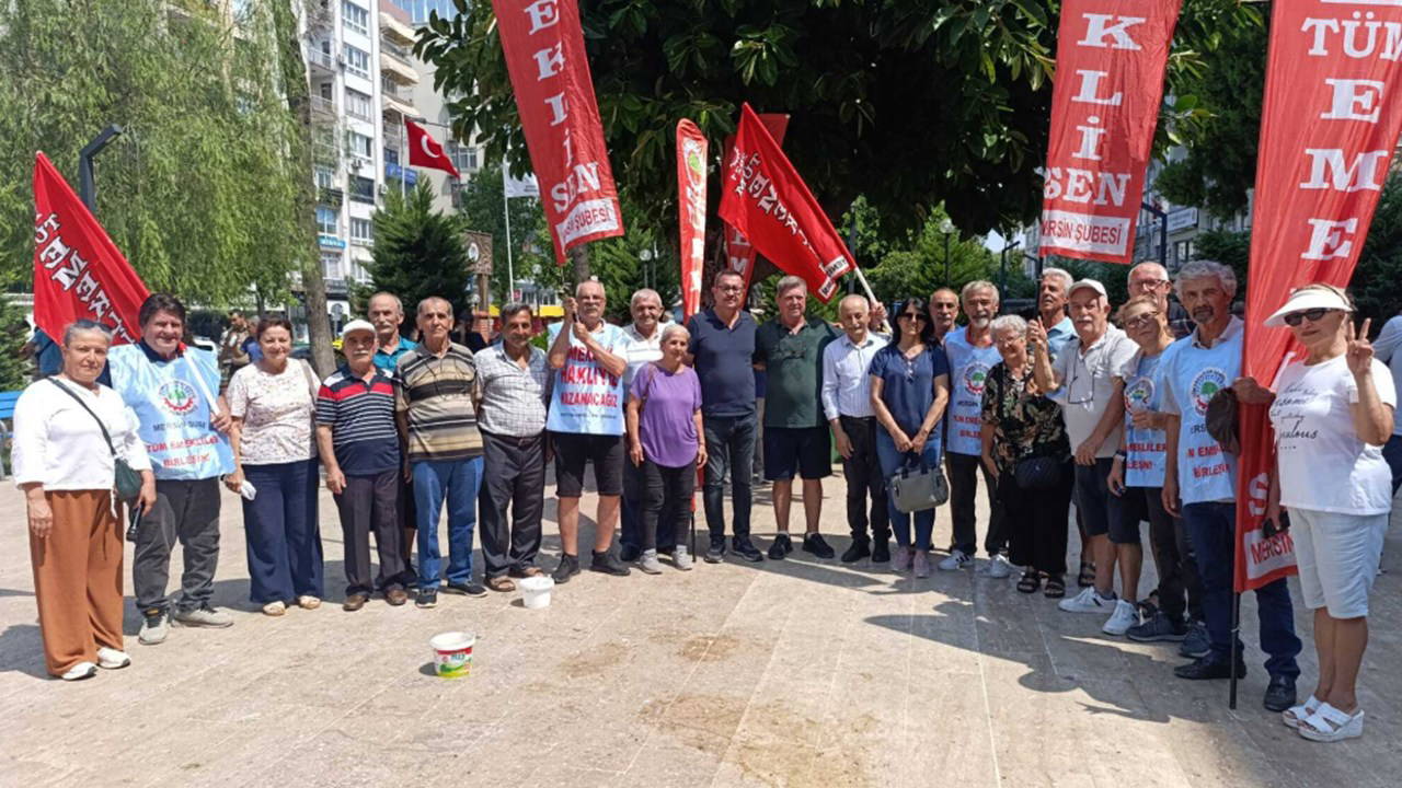 Mersin'de bir araya gelen emekli sendikaları, yüksek enflasyon oranları ve yaşam koşullarındaki zorluklara dikkat çekmek amac