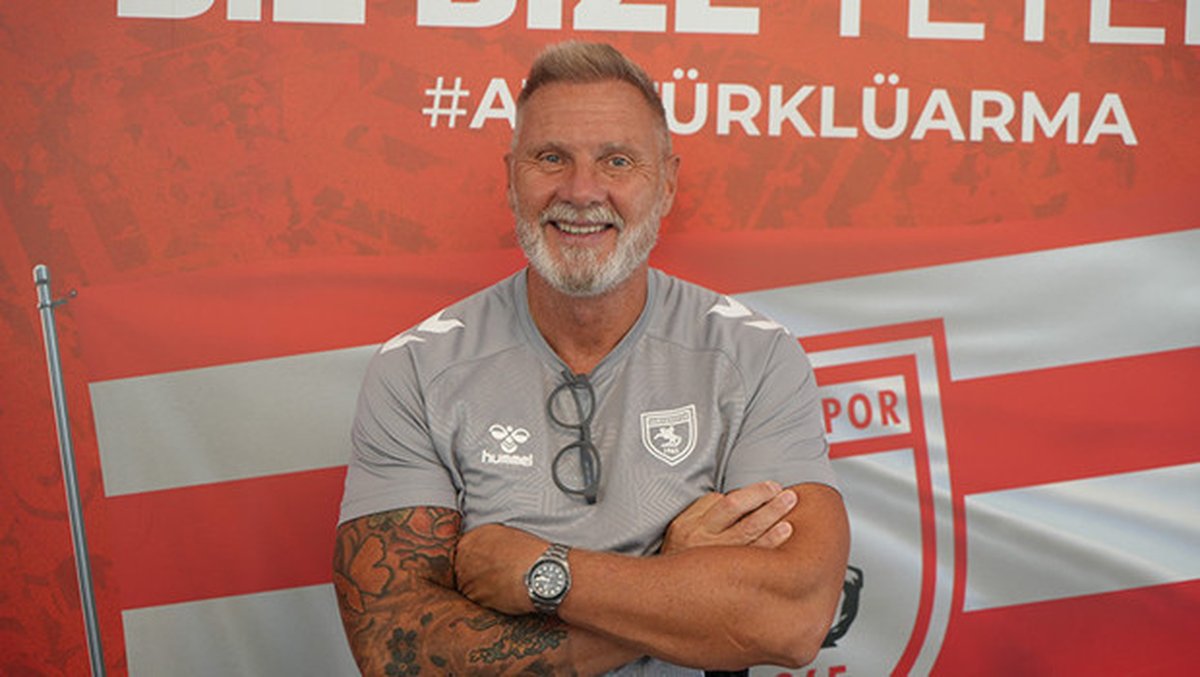 Süper Lig ekiplerinden Samsunspor'un teknik direktörü Thorsten Fink, Nuri Asan Tesisleri'nde düzenlediği basın toplantısında 
