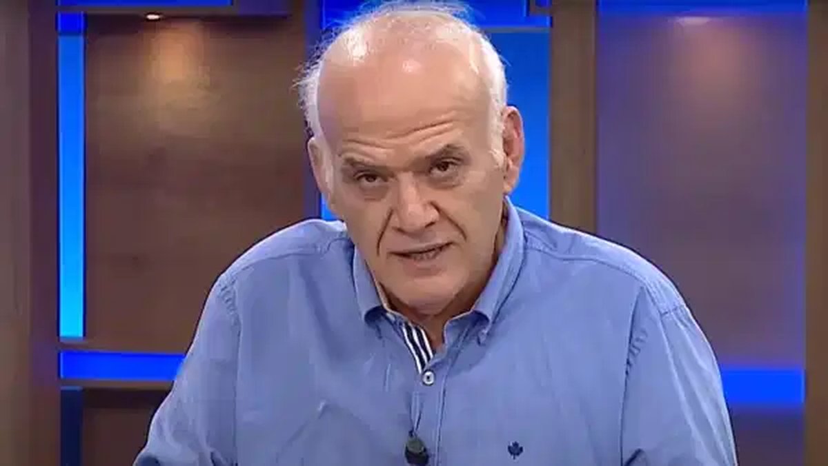 Spor yorumcusu Ahmet Çakar, Galatasaray Spor Kulübü'nün kendisi hakkında yaptığı suç duyurusu kapsamında ifade vermek üzere İ
